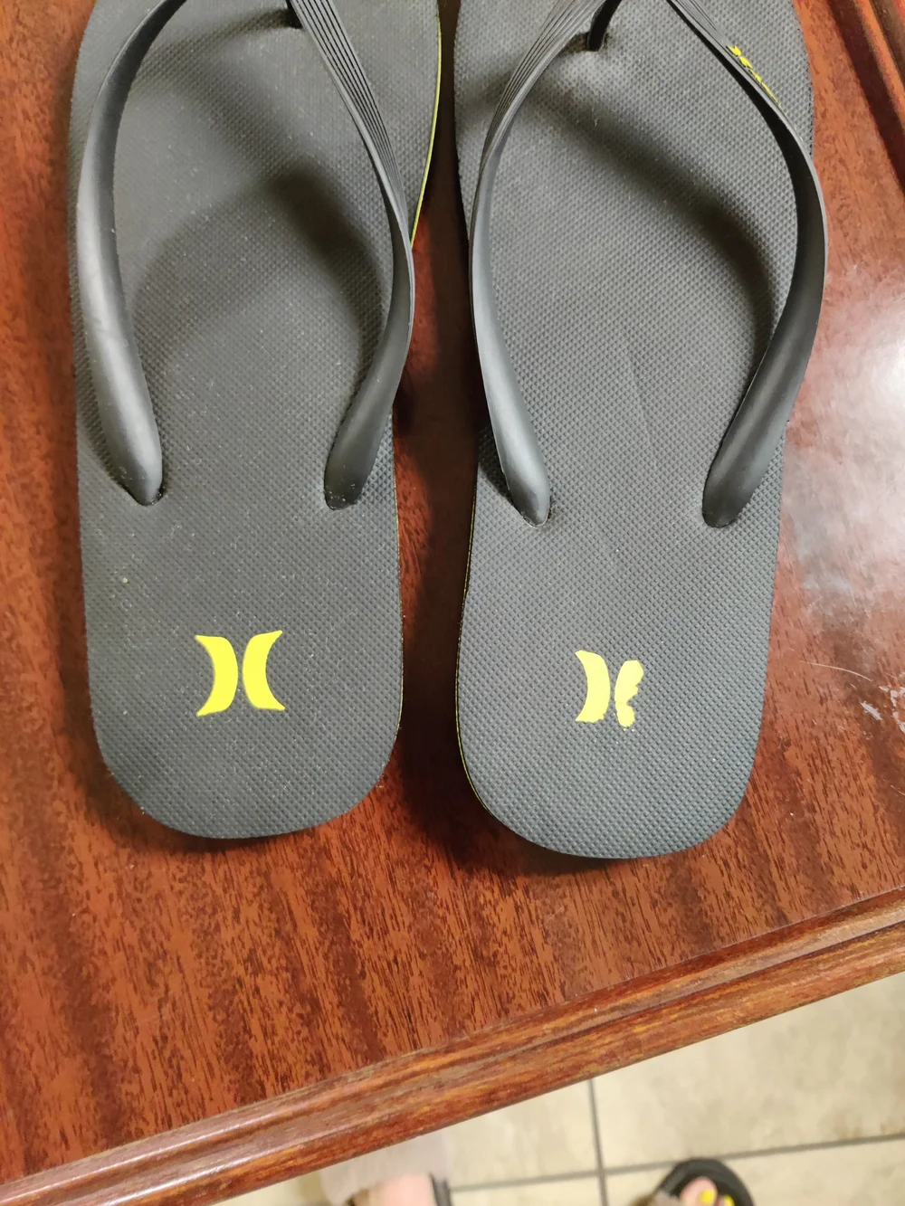 Hurley Men’s Gray Flip Flops with Yellow Logo Size 13-14